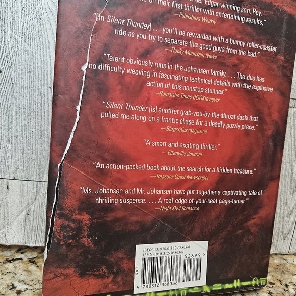 Storm Cycle Hardcover Book Iris Johansen Roy Johansen A Novel 🌙 - Picture 6 of 6